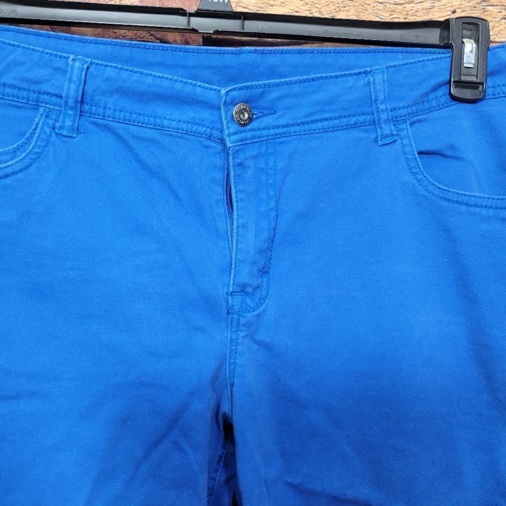 Womens Capris‎ - Picture 3 of 9